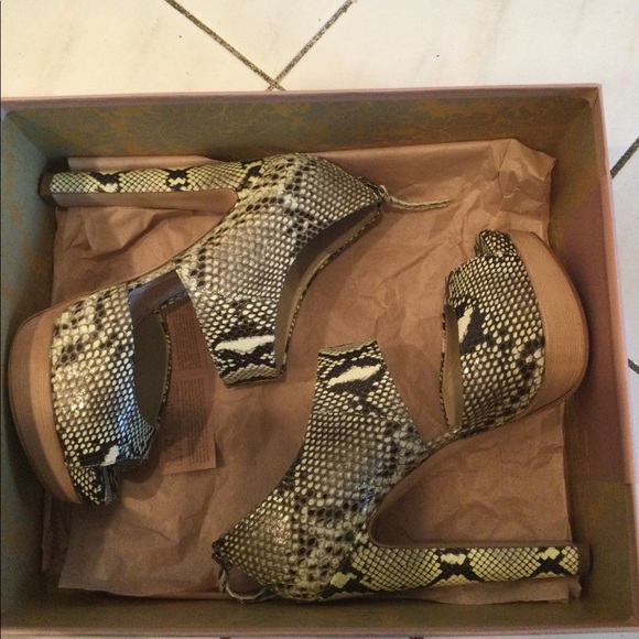 MIU MIU Python Snake Platform Peep Toe Heels - Picture 5 of 8